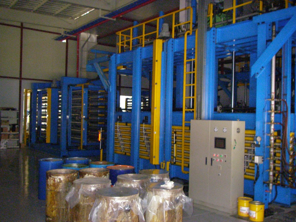 Discontinuous PU, PIR sandwich panel line